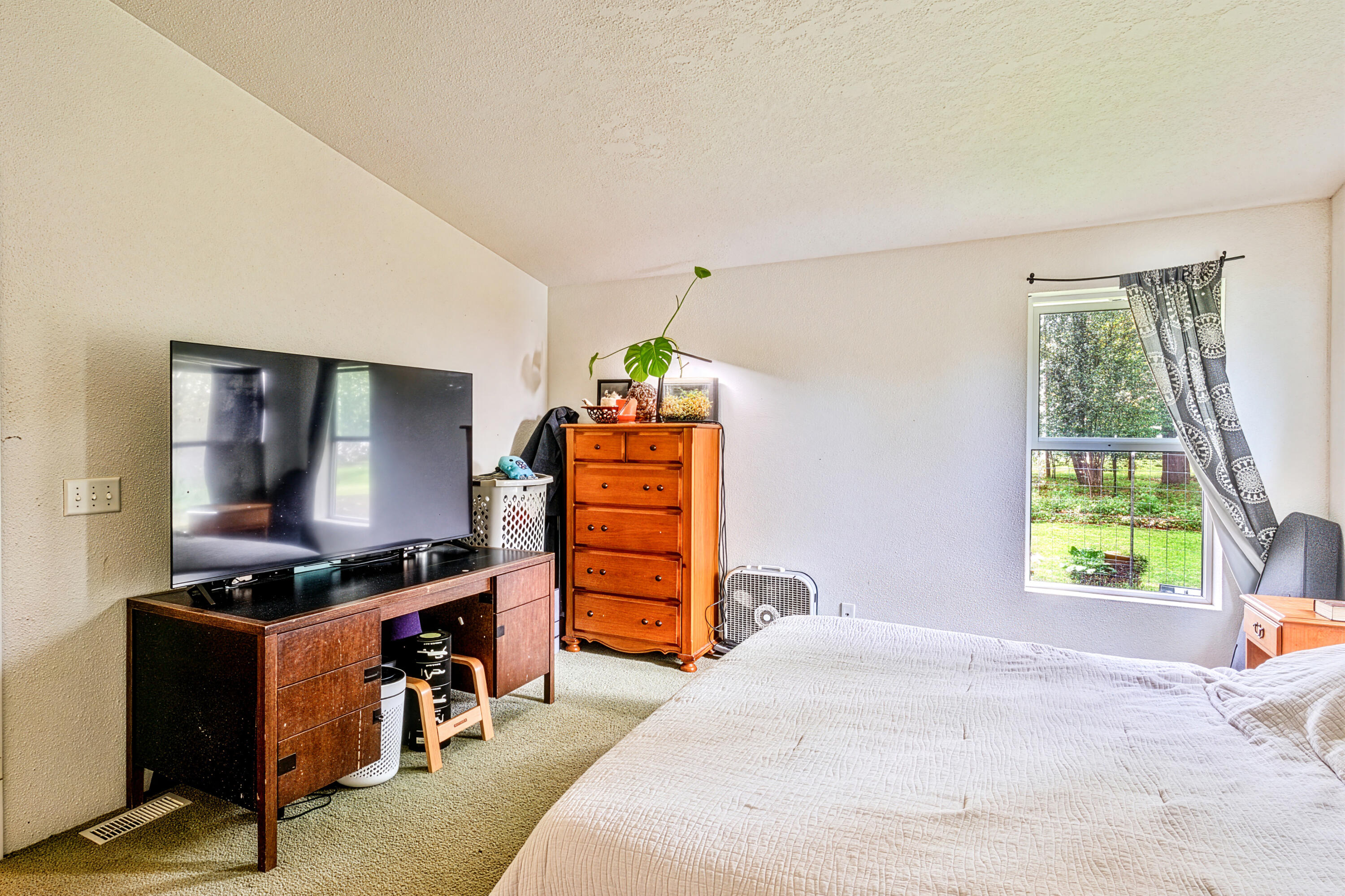 360 Lamont Way Cave Junction, OR 97523 - Photo 10 of 31