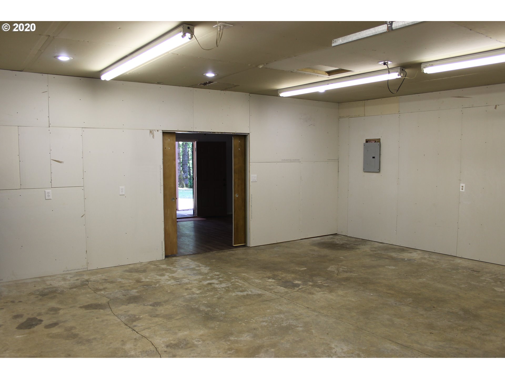 27058 Northwest Timber Road Forest Grove, OR 97116 - Photo 5 of 13 Gallery Image 5