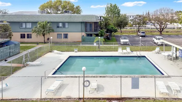 $1,900 | 1799 Fairview Villas Drive, Unit 1, Palm Springs, FL 33406
