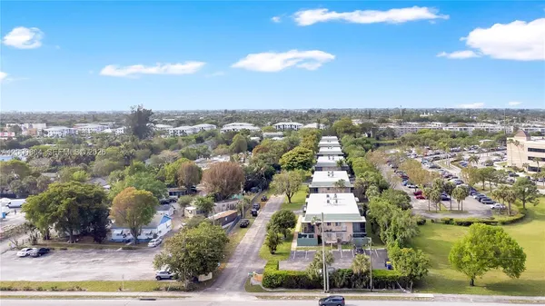 $1,900 | 1799 Fairview Villas Drive, Unit 1, Palm Springs, FL 33406