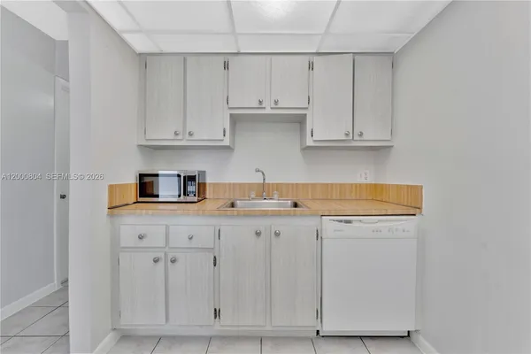 $1,900 | 1799 Fairview Villas Drive, Unit 1, Palm Springs, FL 33406