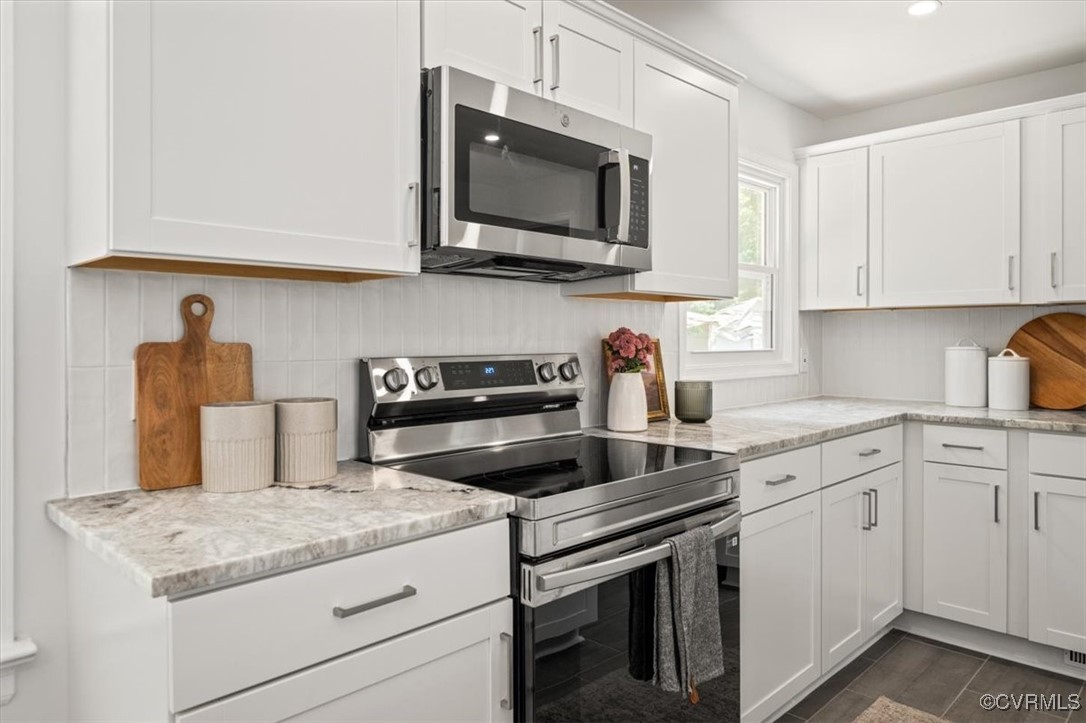 1533 Sandgate Road Midlothian, VA 23113 - Photo 10 of 47 Kitchen with stainless steel appliances, backsplas