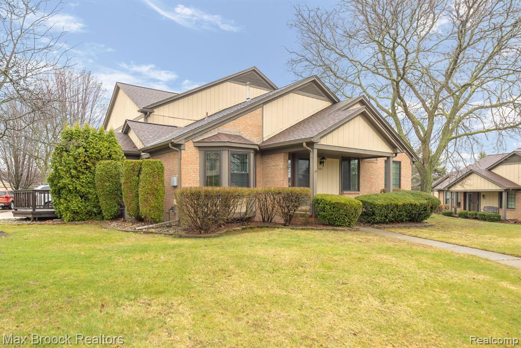 264 Meadow Bridge Drive Rochester, MI 48307 - Photo 2 of 30