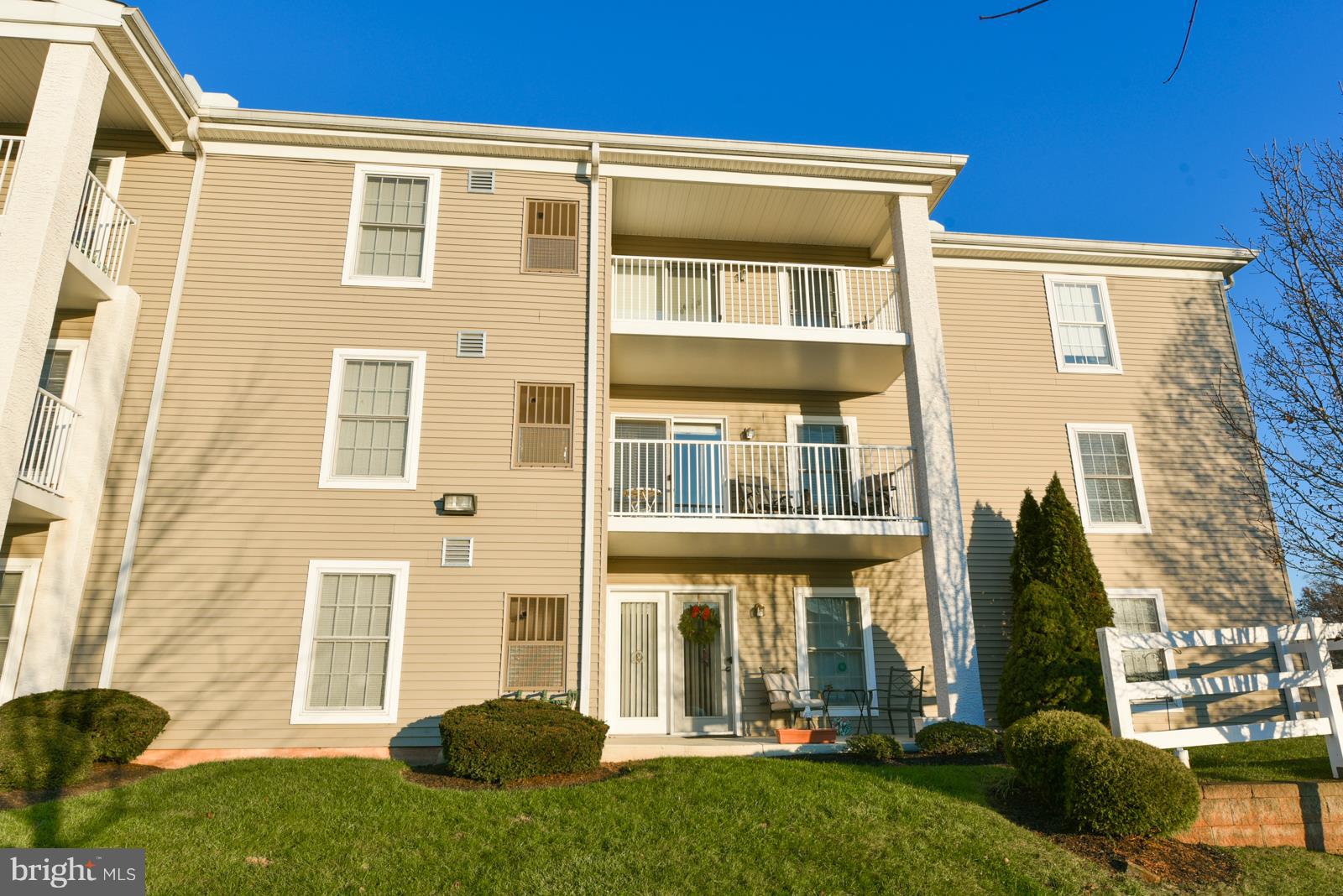 539 Brandon Road, Unit 53 Norristown, PA 19403 - Photo 2 of 18 2nd story balcony