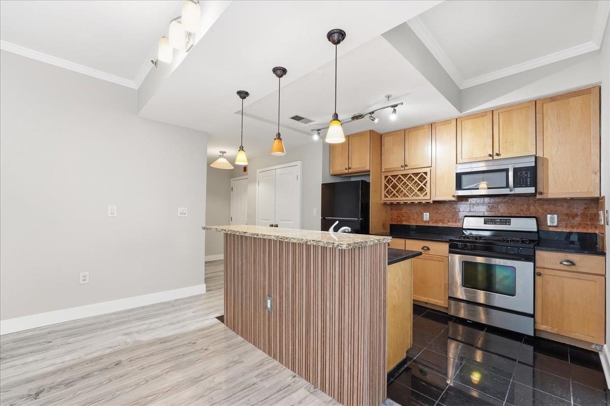 610 Newark Street, Unit 4E Hoboken, NJ 07030 - Photo 8 of 28