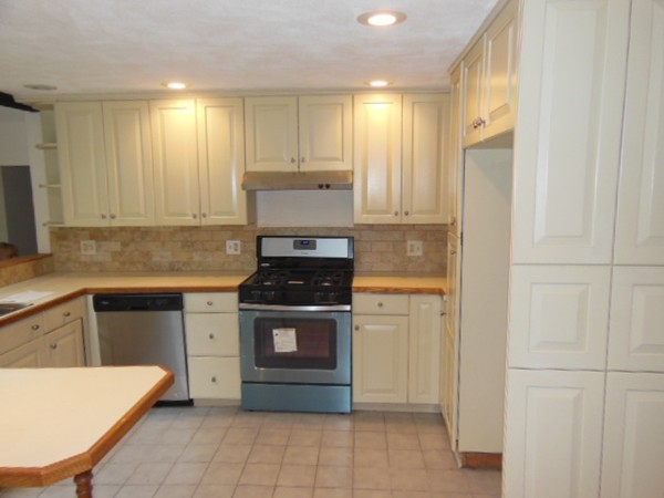 442 Belknap Road Framingham, MA 01701 - Photo 4 of 10 Gallery Image 4