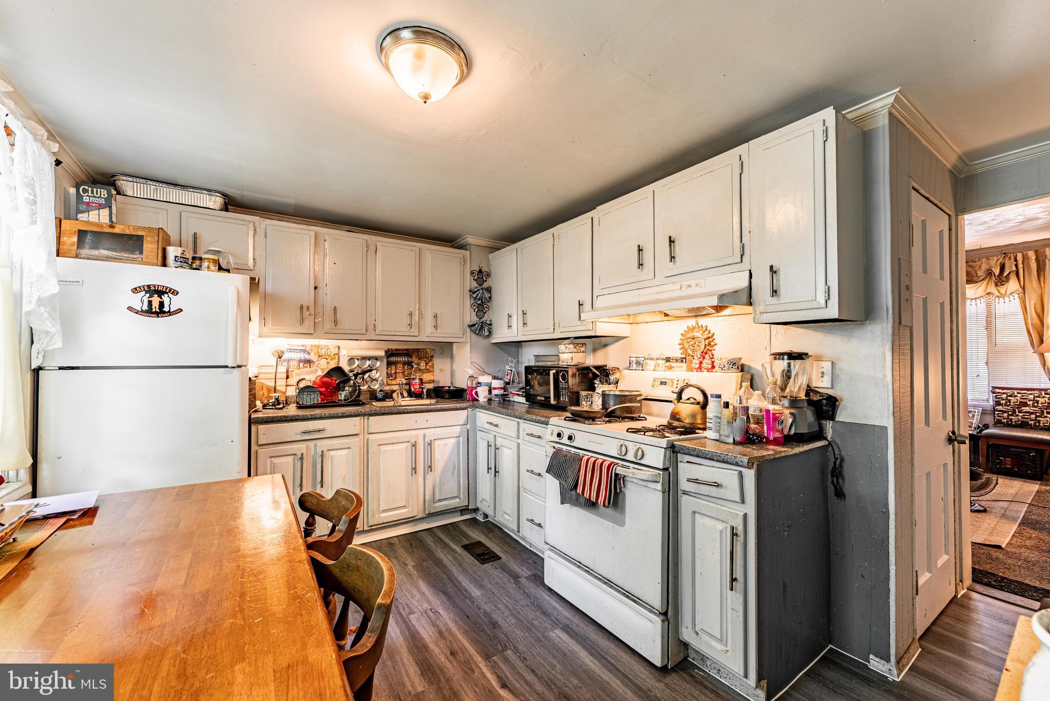 441 Roundview Road Baltimore, MD 21225 - Photo 9 of 25