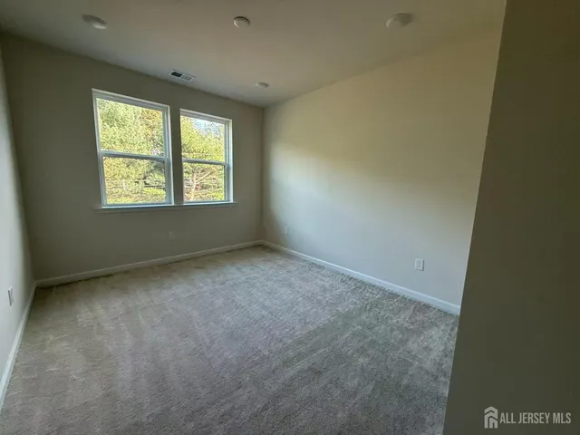 $3,900 | 616 Sadie Circle, New Brunswick, NJ 08901