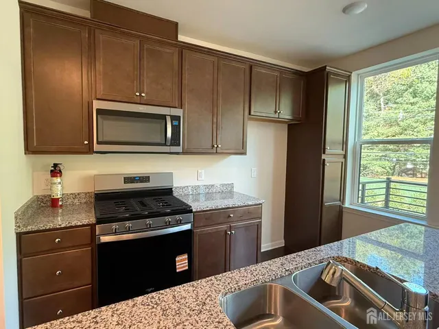 $3,900 | 616 Sadie Circle, New Brunswick, NJ 08901