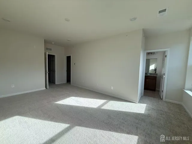 $3,900 | 616 Sadie Circle, New Brunswick, NJ 08901