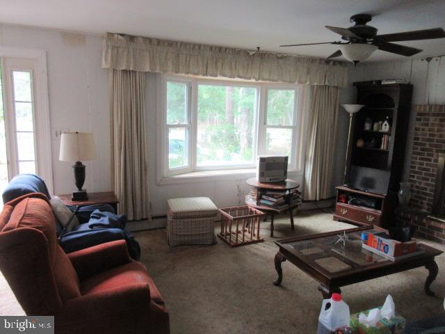 6817 Weymouth Road Mays Landing, NJ 08330 - Photo 3 of 16 Living room