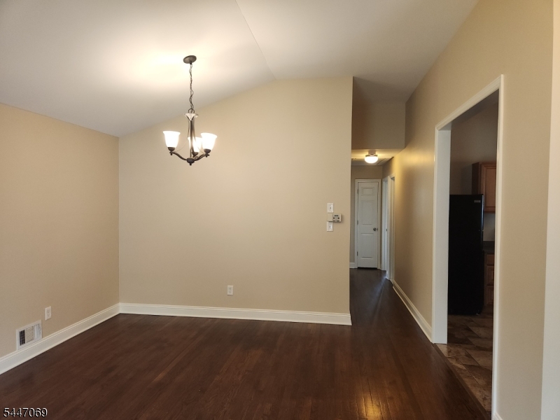 112 Brentwood Road Raritan, NJ 08869 - Photo 6 of 18