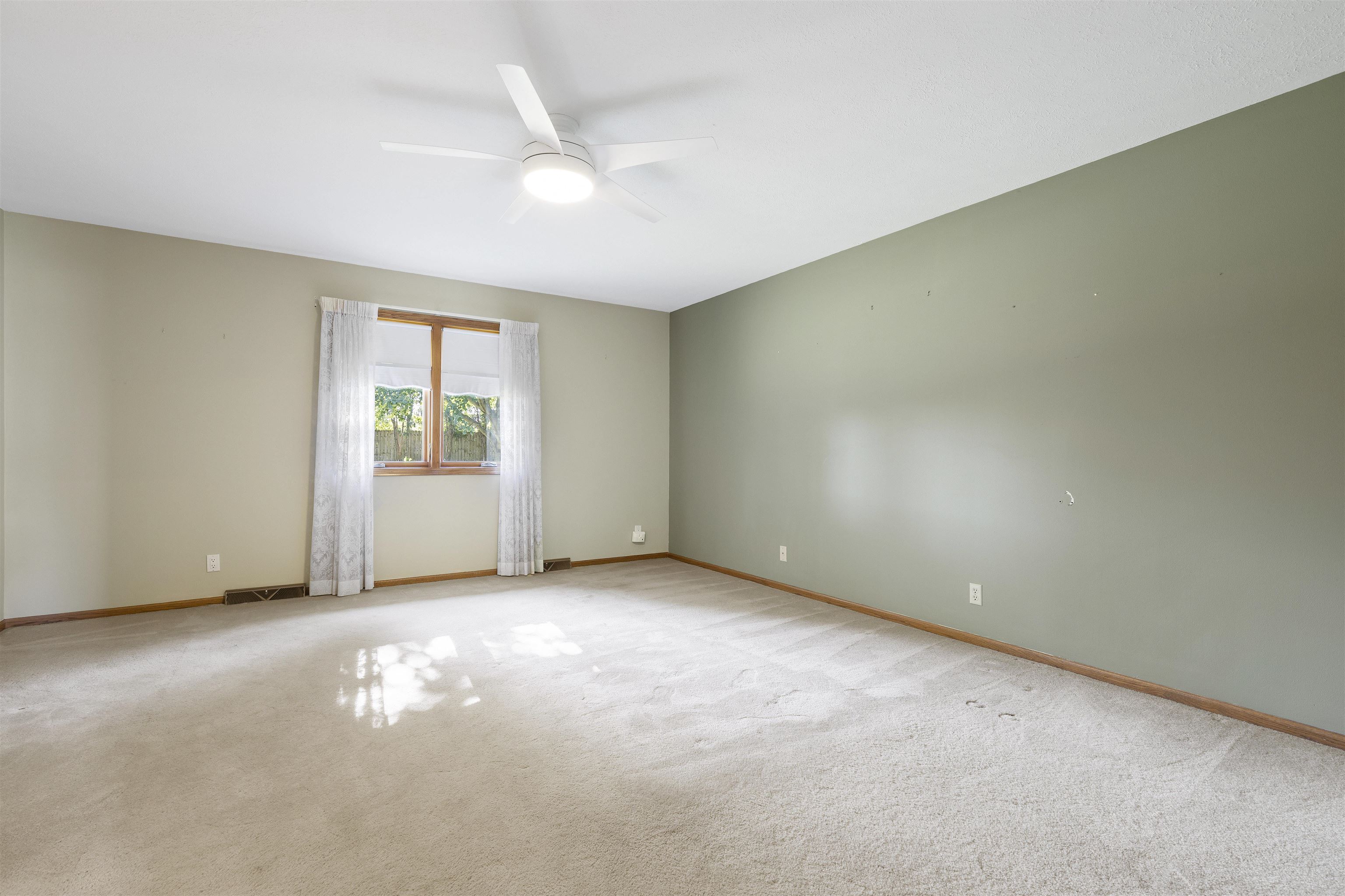 1732 Rowntree Lane Rockford, IL 61107 - Photo 10 of 26 an empty room with windows