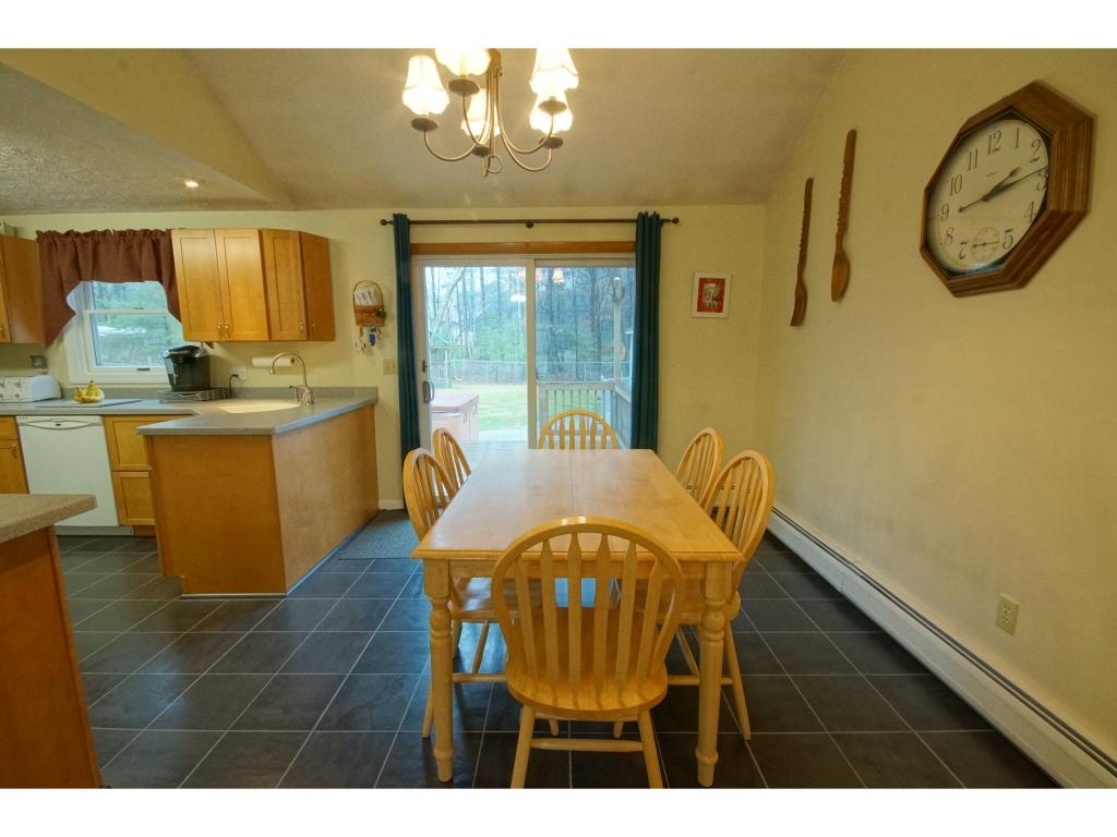 31 Montgomery Farm Road Derry, NH 03038 - Photo 12 of 32