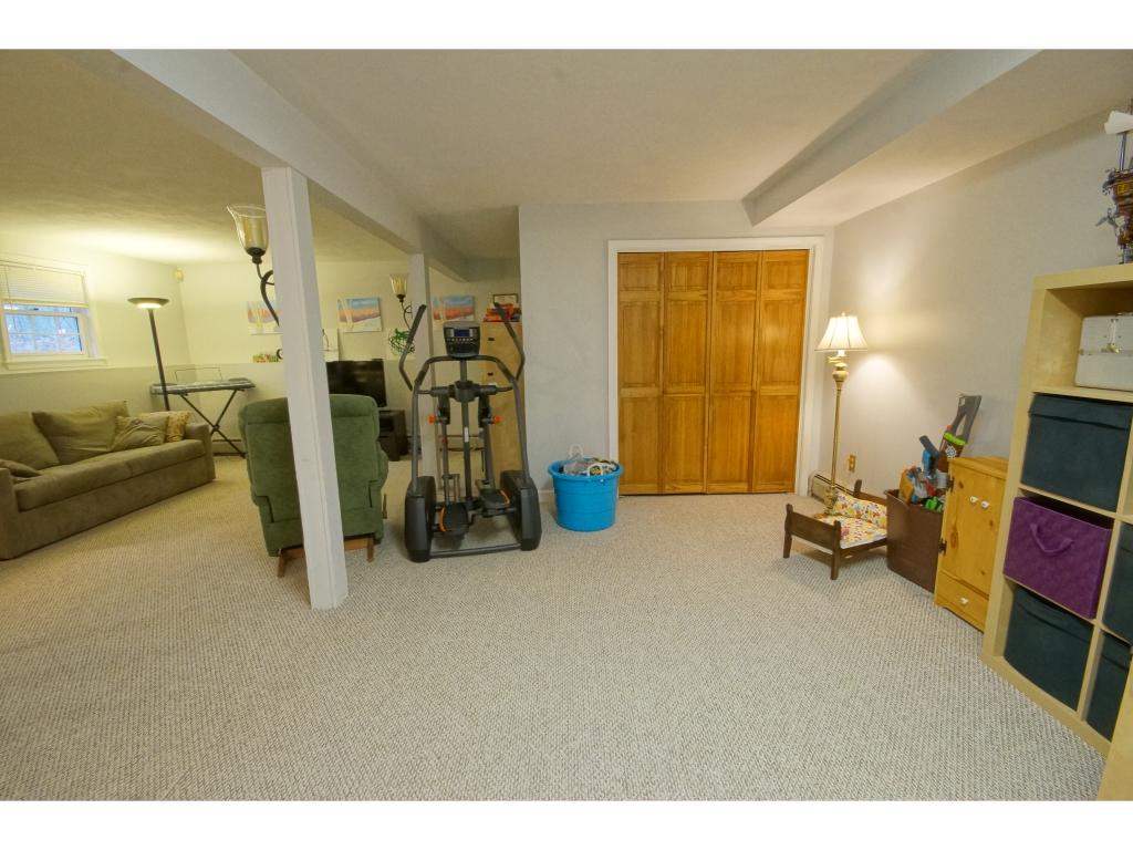 31 Montgomery Farm Road Derry, NH 03038 - Photo 28 of 32