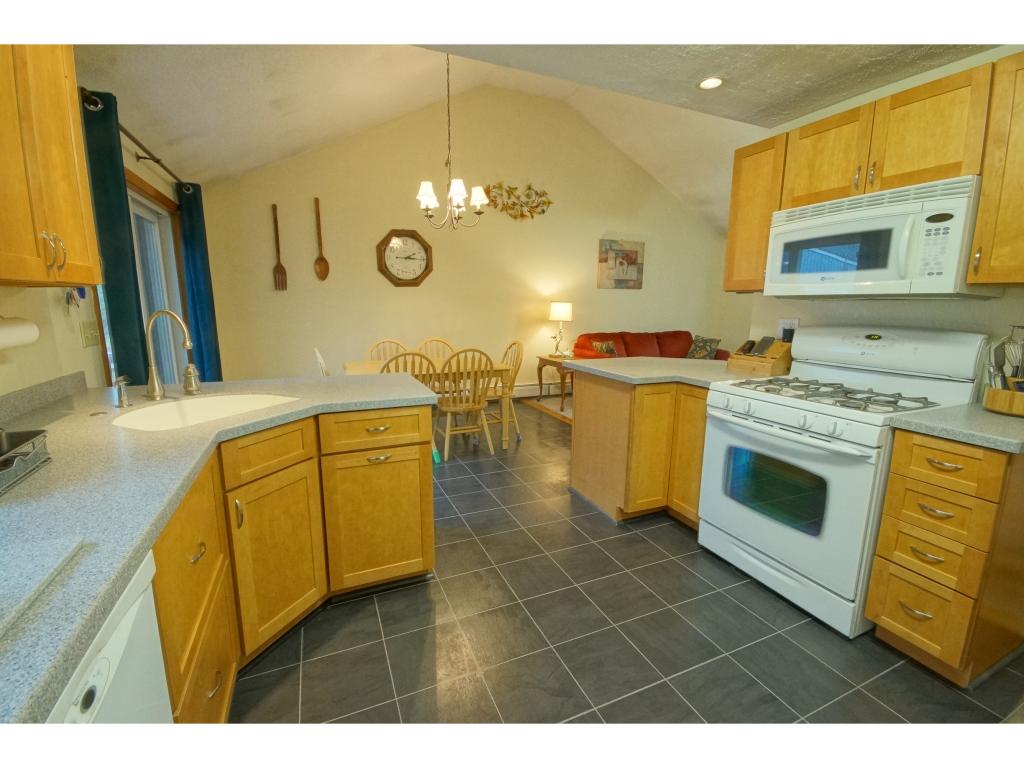 31 Montgomery Farm Road Derry, NH 03038 - Photo 5 of 32