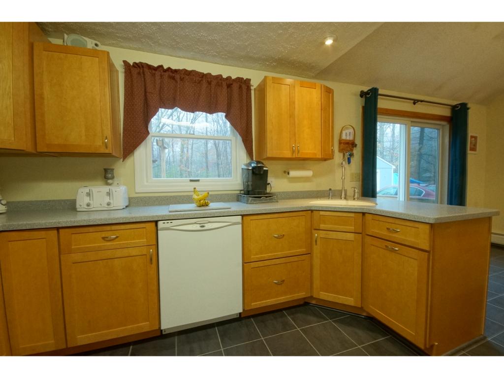31 Montgomery Farm Road Derry, NH 03038 - Photo 6 of 32