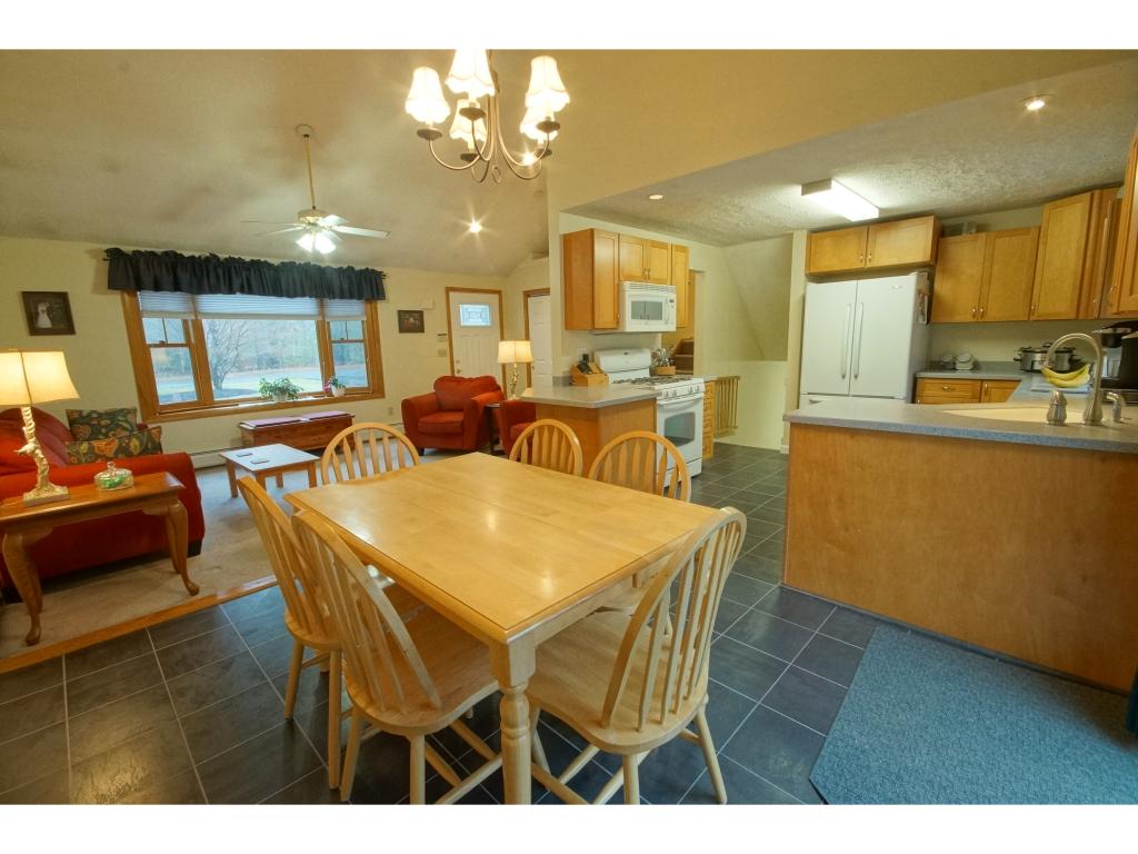 31 Montgomery Farm Road Derry, NH 03038 - Photo 10 of 32