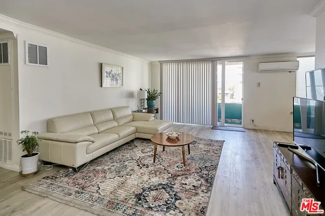 $2,450 | 514 South Harvard Boulevard, Unit 306, Los Angeles, CA 90020