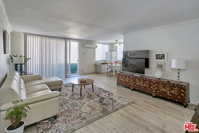 $2,450 | 514 South Harvard Boulevard, Unit 306, Los Angeles, CA 90020