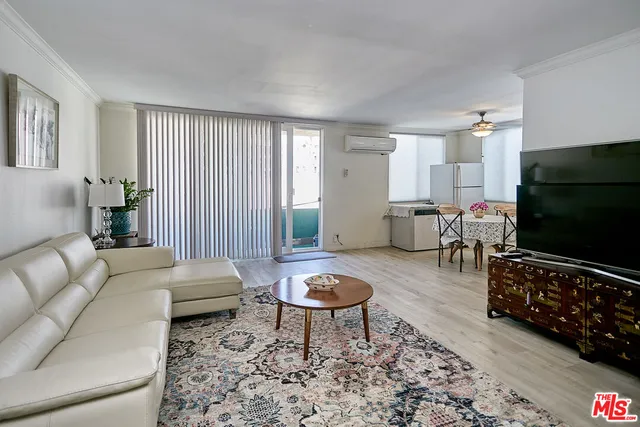 $2,450 | 514 South Harvard Boulevard, Unit 306, Los Angeles, CA 90020