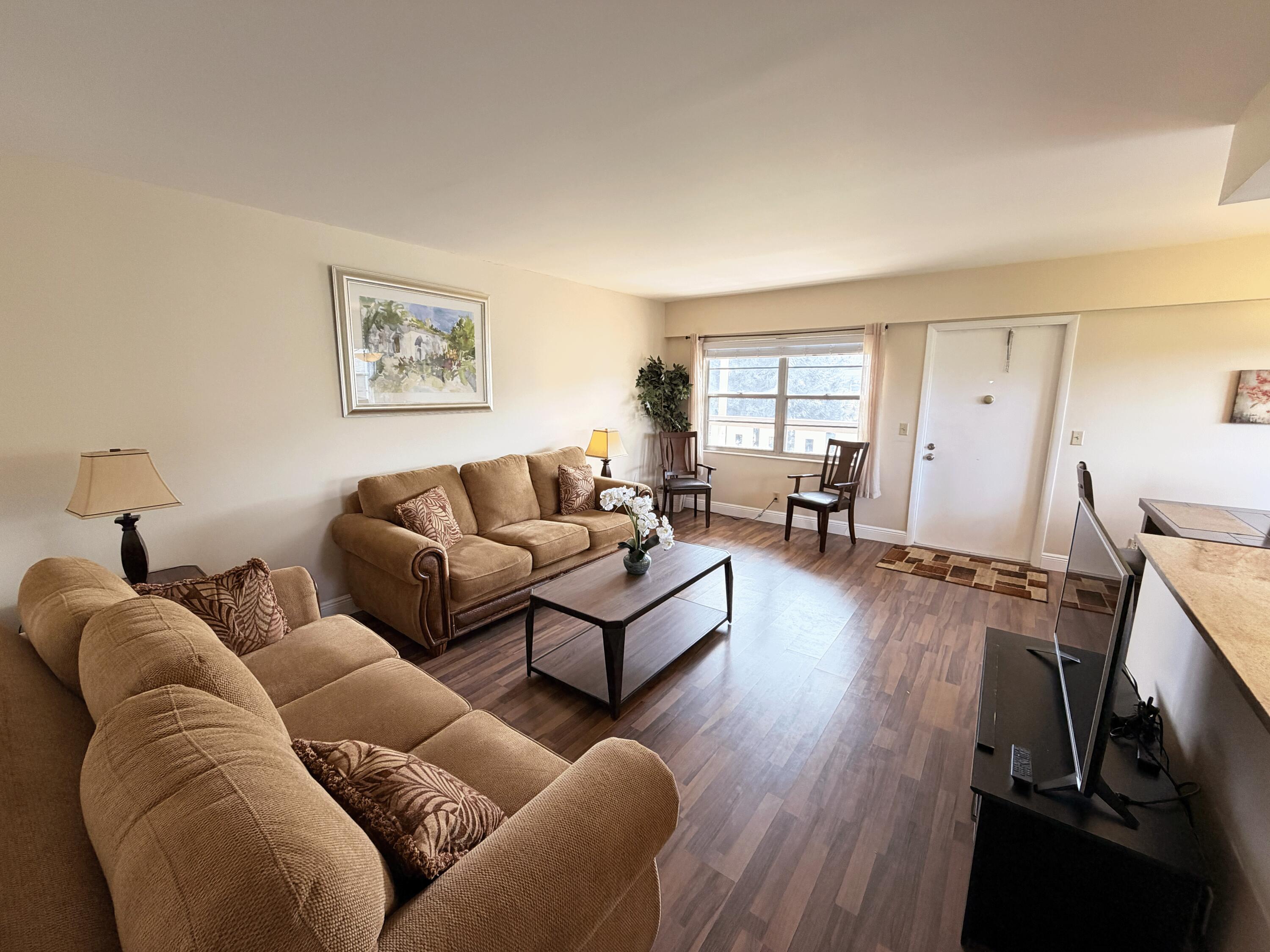 375 Mansfield I Boca Raton, FL 33434 - Photo 4 of 15 livingroom