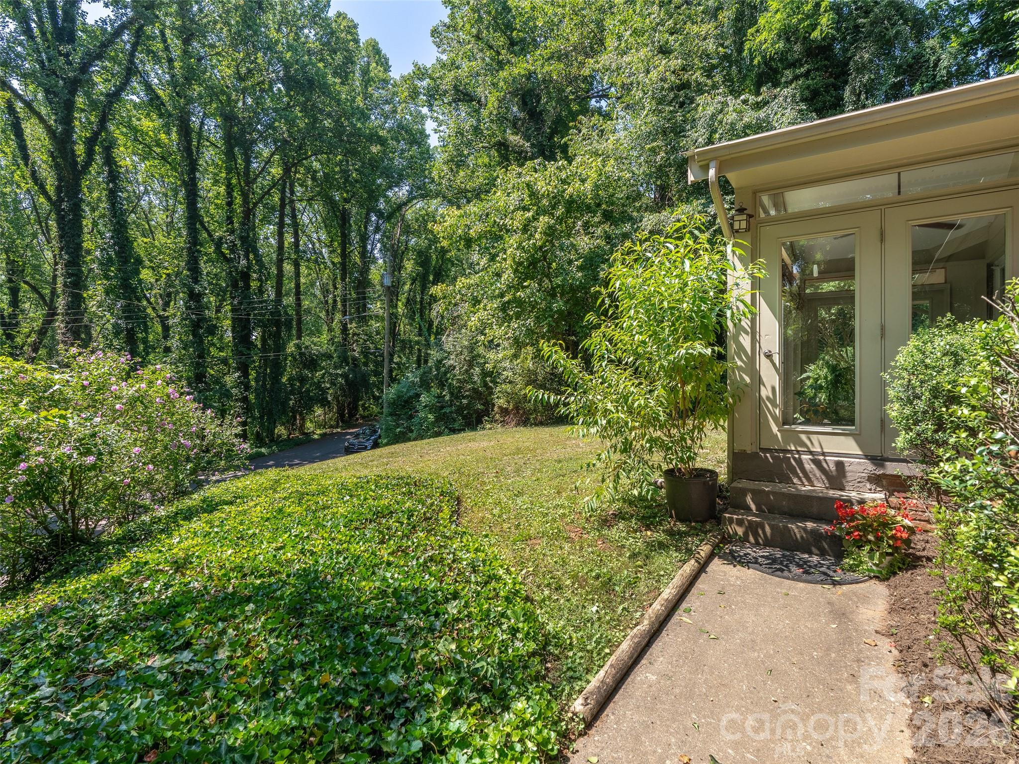 41 Pinehurst Road Asheville, NC 28805 - Photo 27 of 42