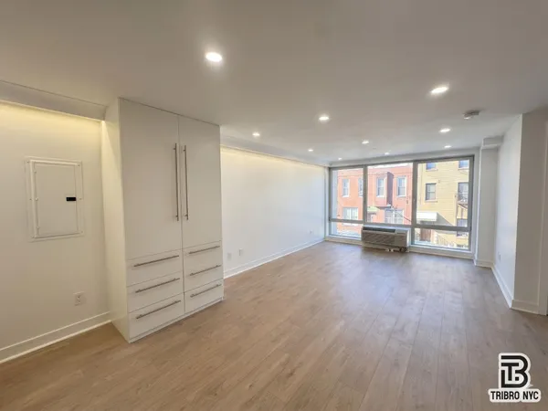 $4,125 | 184 Eagle Street, Unit 2D | Greenpoint