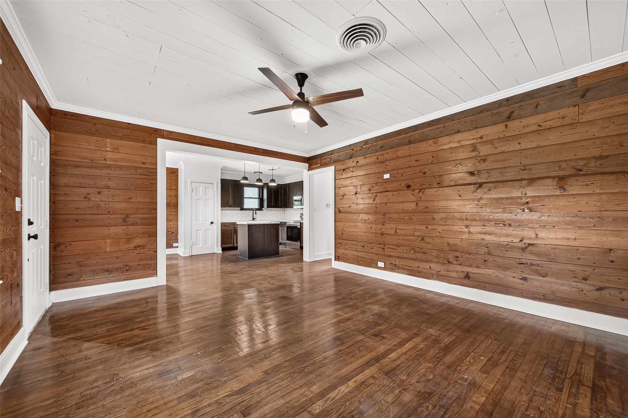 321 South Arcola Street Angleton, TX 77515 - Photo 5 of 28 Gallery Image 5
