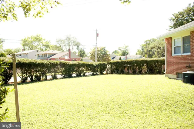 a view of an ocean and a mountain view