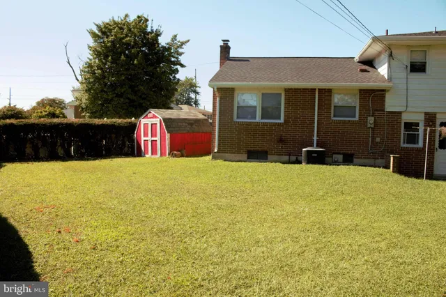 a view of swimming pool of the house