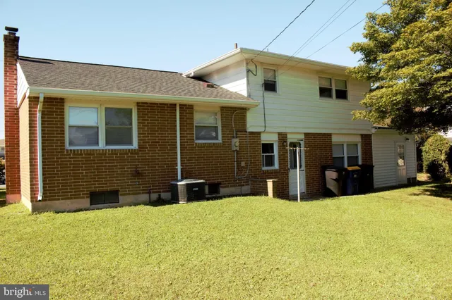 a view of a house with a yard and garage