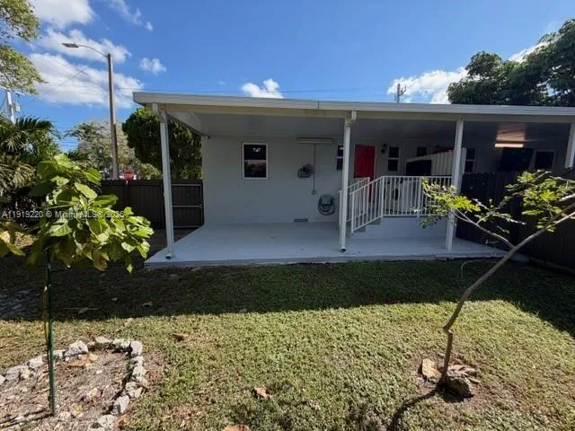 a view of a house with backyard and porch