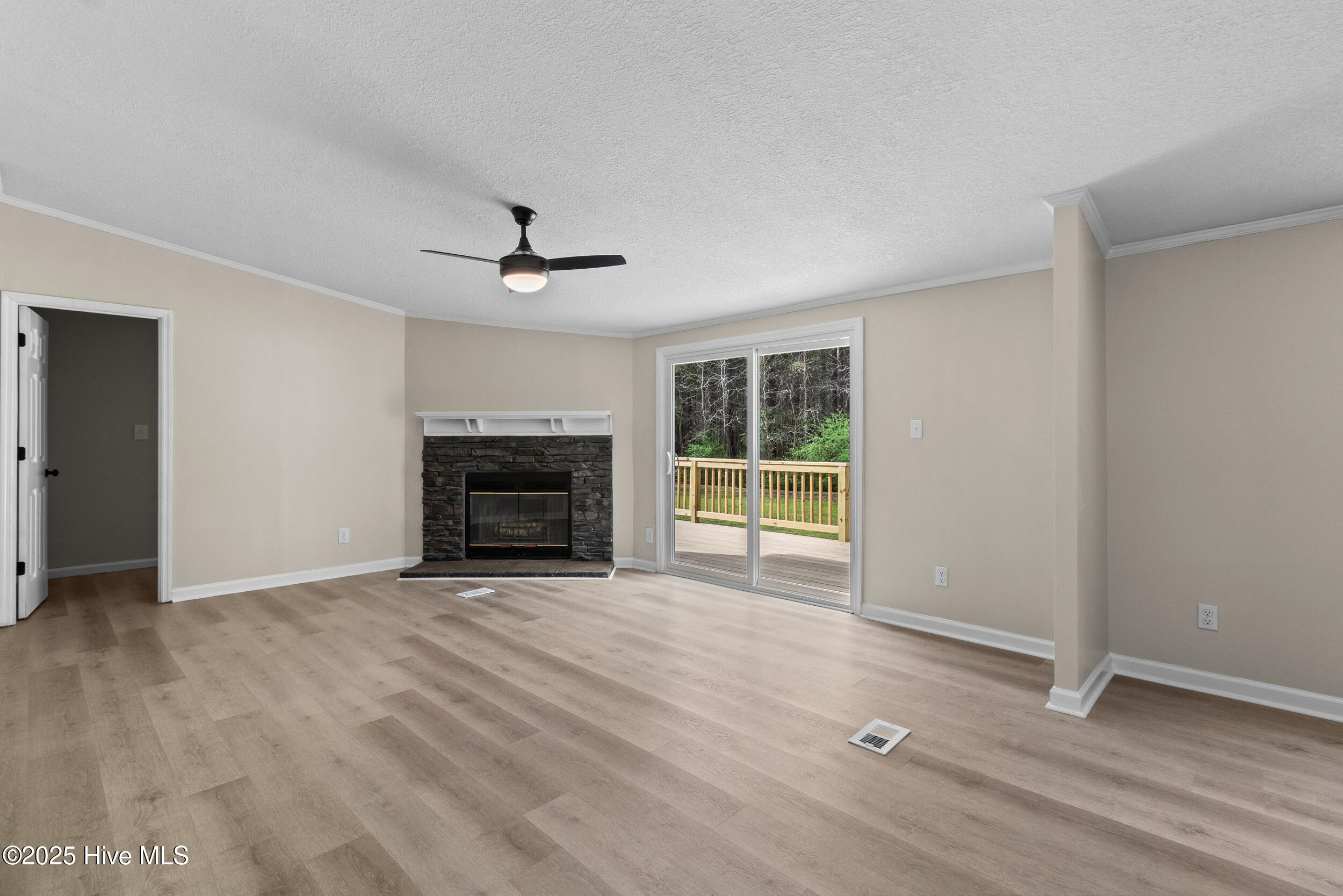 406 Arvida Spur Road Rocky Point, NC 28457 - Photo 23 of 42 23_family room