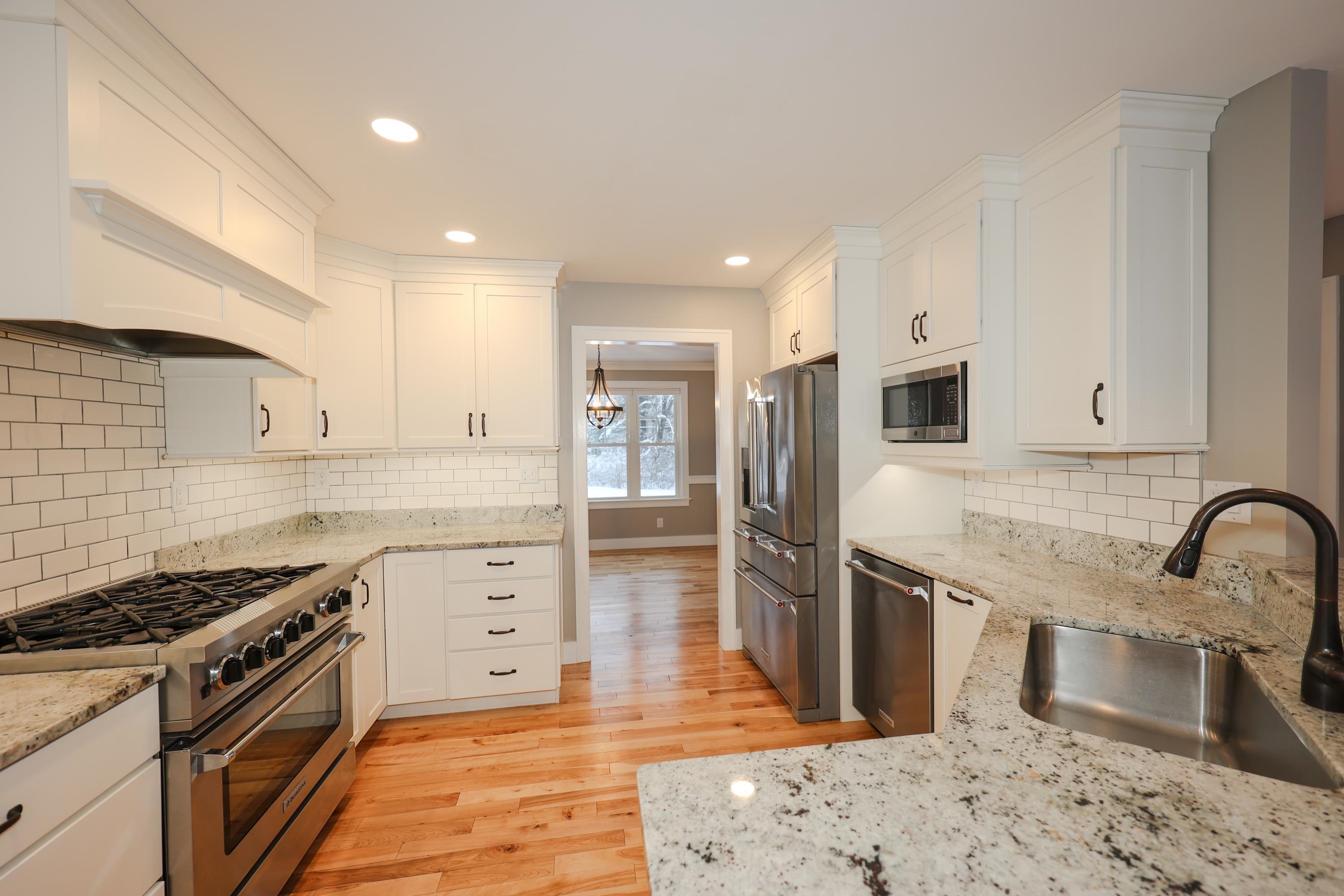 246 Wallace Road Bedford, NH 03110 - Photo 13 of 40