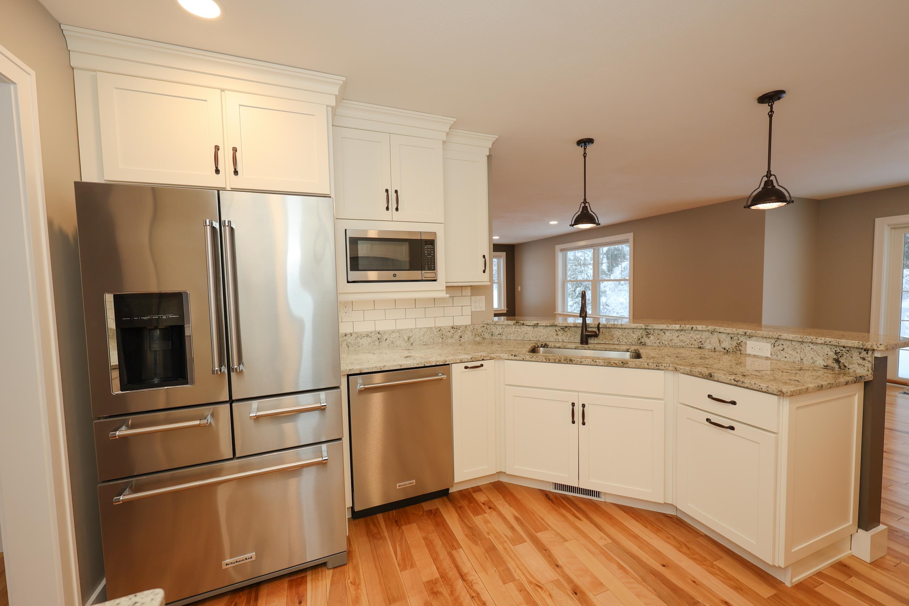 246 Wallace Road Bedford, NH 03110 - Photo 15 of 40