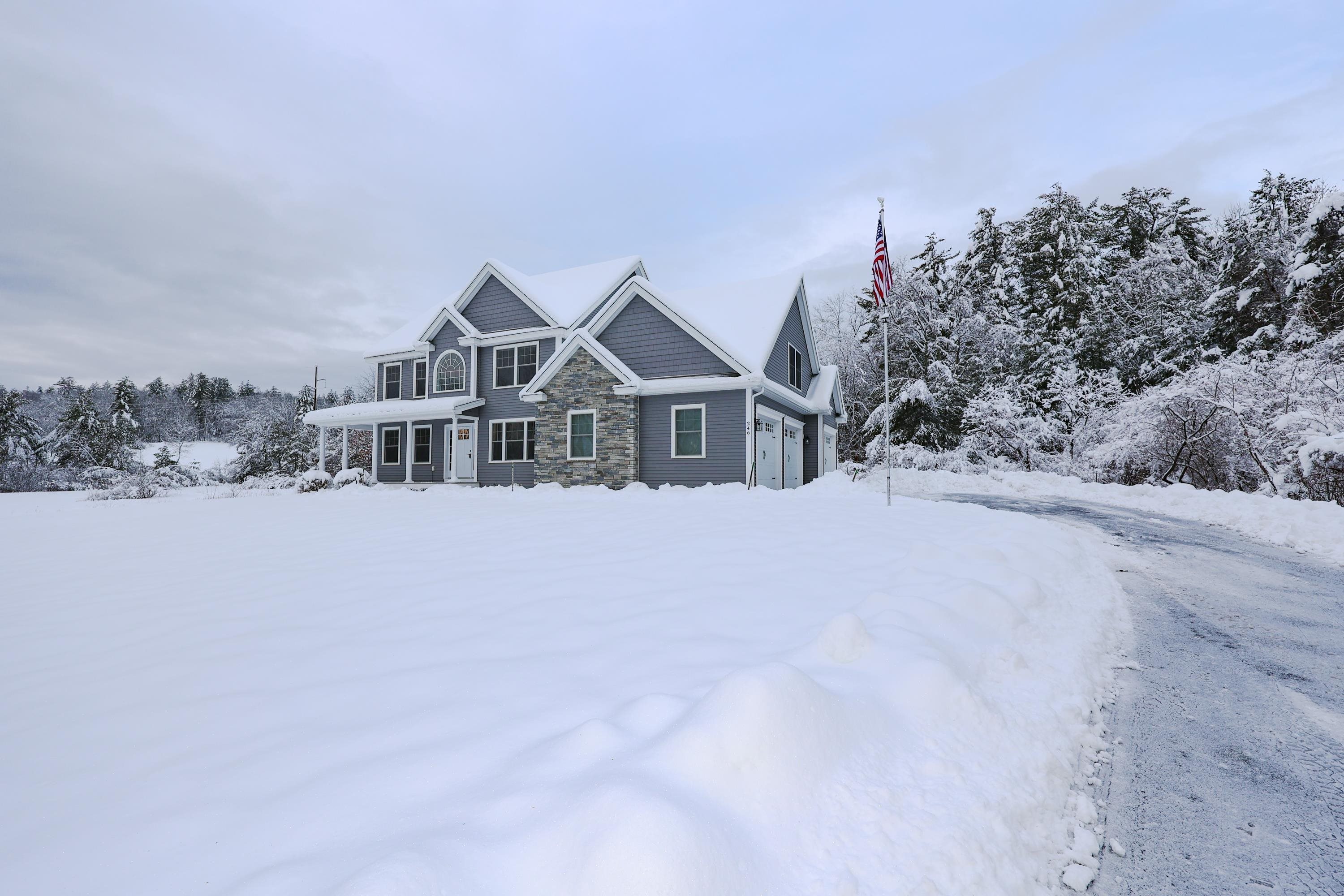 246 Wallace Road Bedford, NH 03110 - Photo 3 of 40