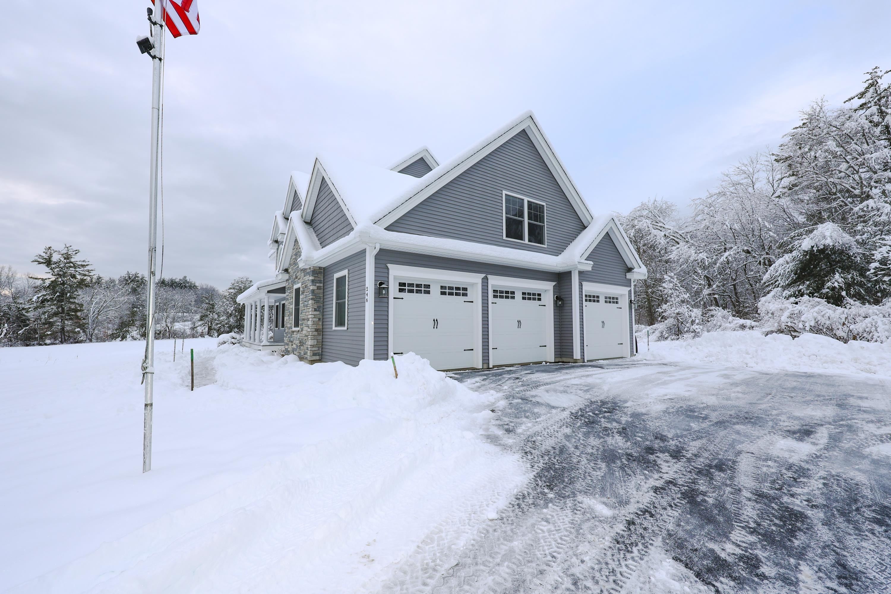 246 Wallace Road Bedford, NH 03110 - Photo 4 of 40