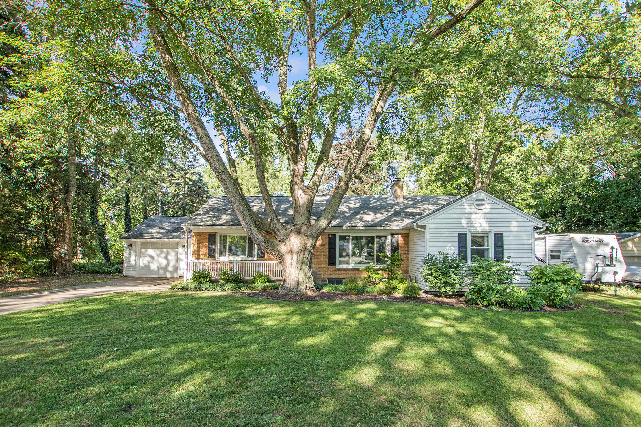 720 Ruth Avenue Holland, MI 49423 - Photo 1 of 29 002_dng03070_115