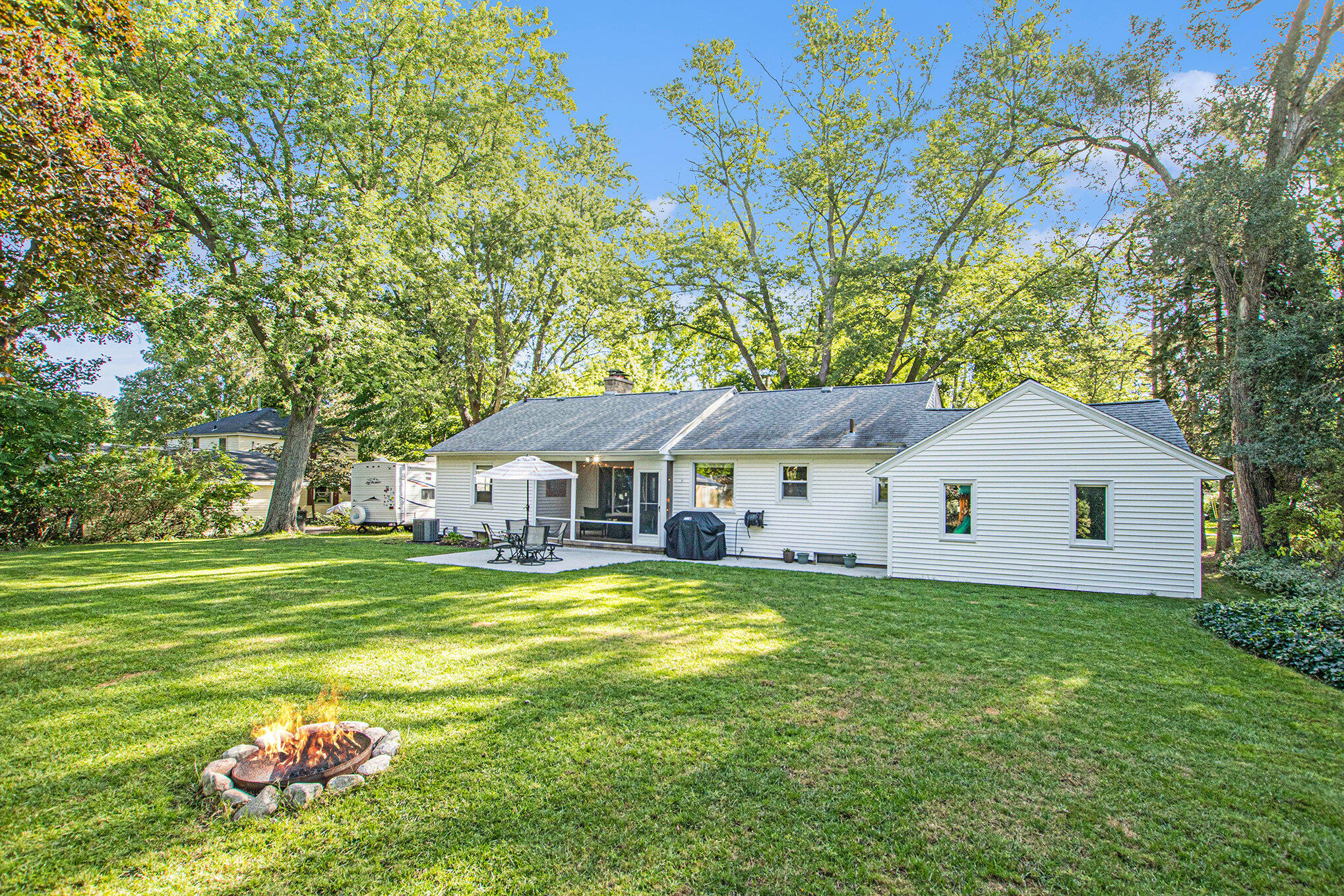720 Ruth Avenue Holland, MI 49423 - Photo 3 of 29 027_dng03073_527