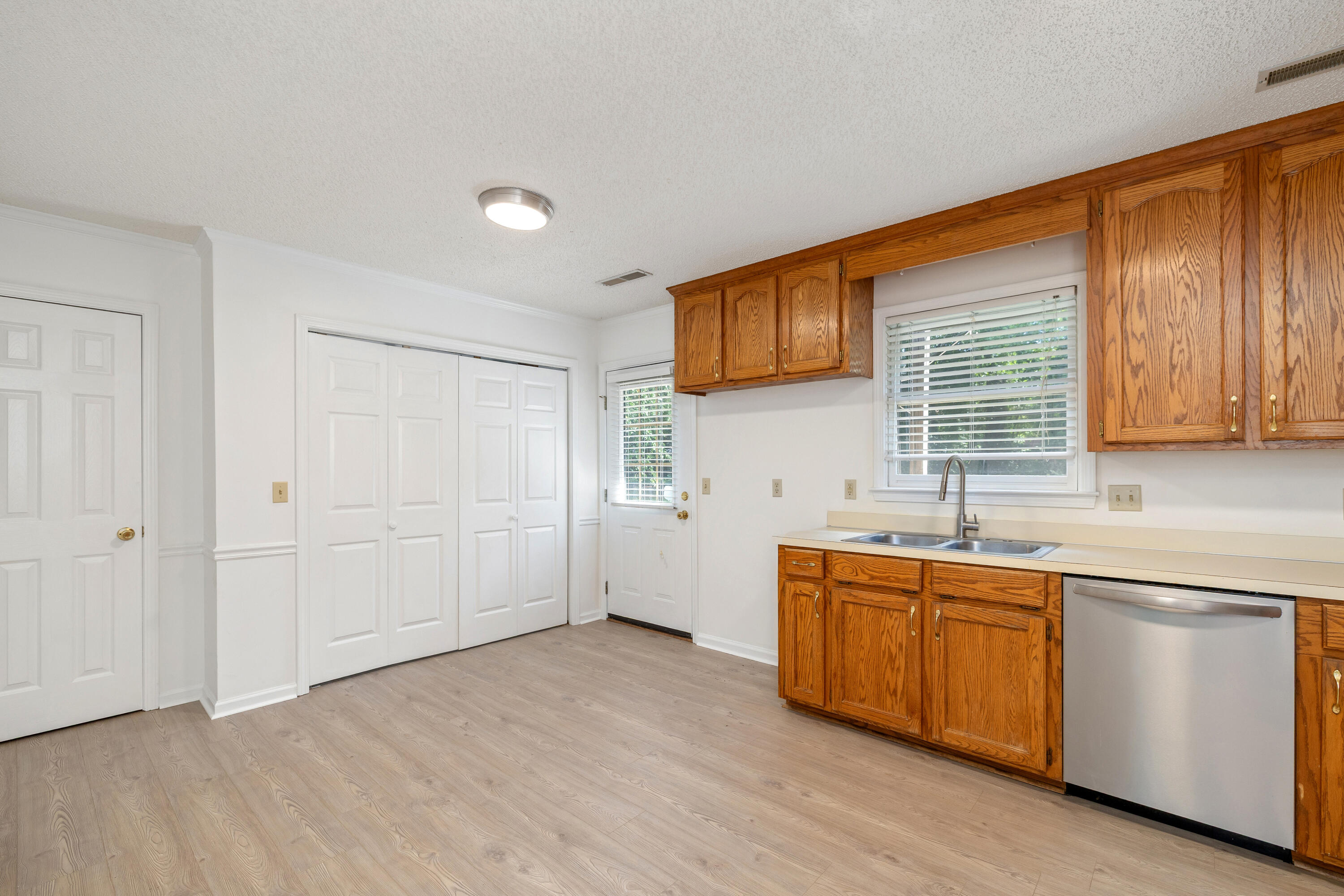 48 Cumberland Way Sumter, SC 29150 - Photo 15 of 43 NEW LVP FLOORING