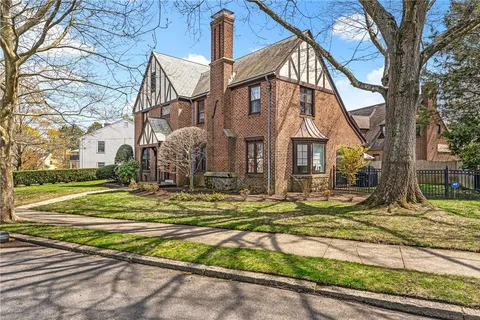 $1,050,000 | 70 Dryden Avenue, Pawtucket, RI 02860