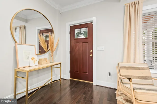 a view of a livingroom with wooden floor and entryway