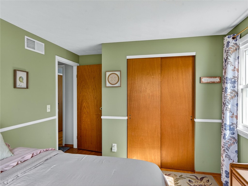 592 North Greece Road Greece, NY 14468 - Photo 22 of 35