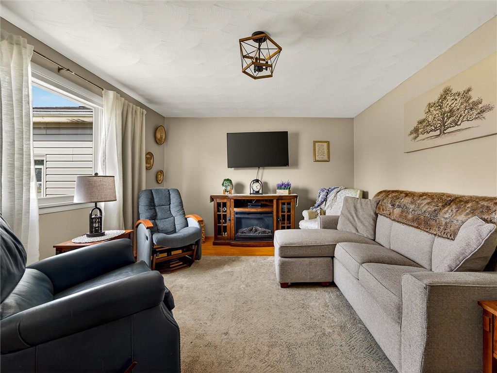 592 North Greece Road Greece, NY 14468 - Photo 5 of 35