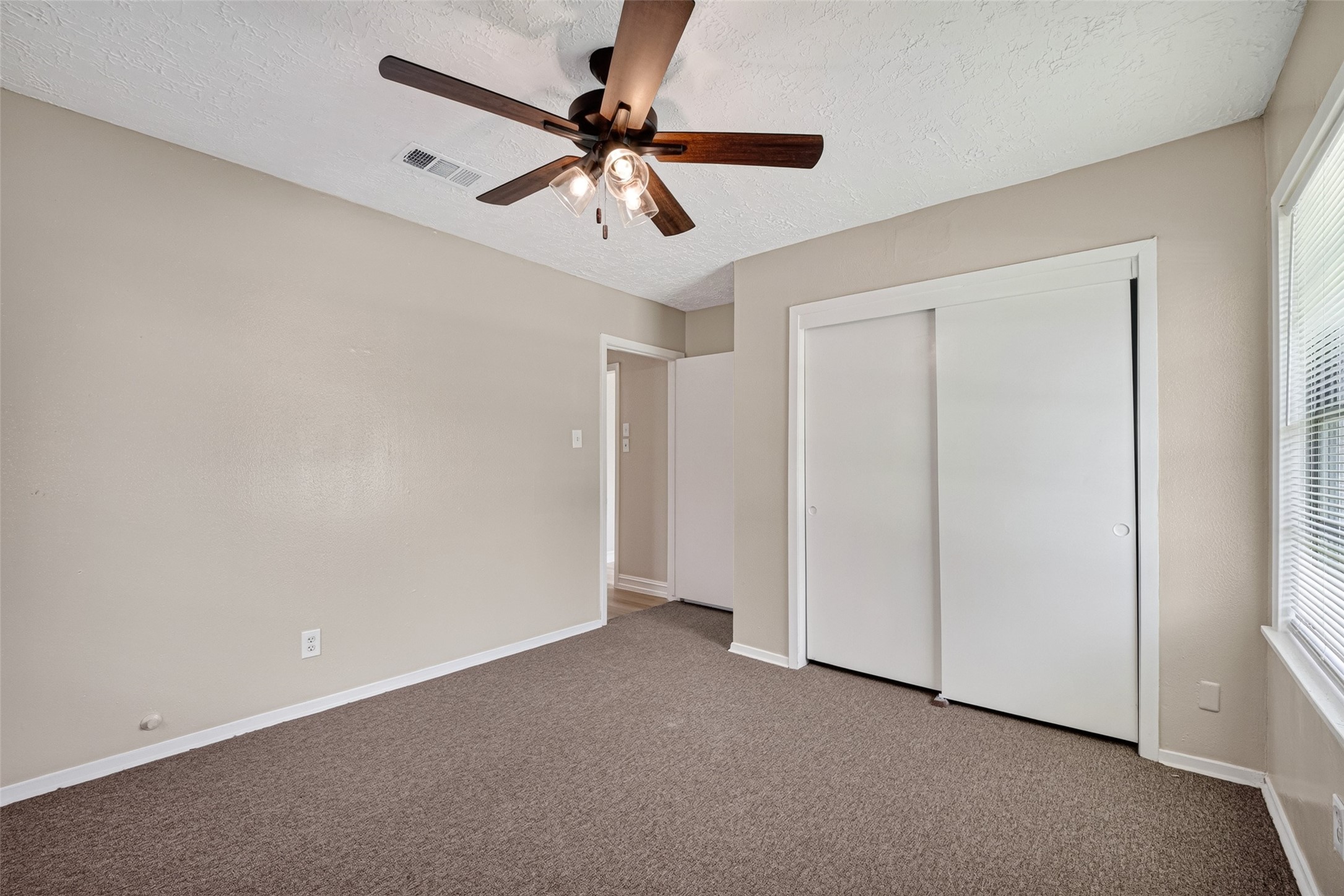 3218 Grant Street Pasadena, TX 77503 - Photo 14 of 26 Another view of the up front bedroom.