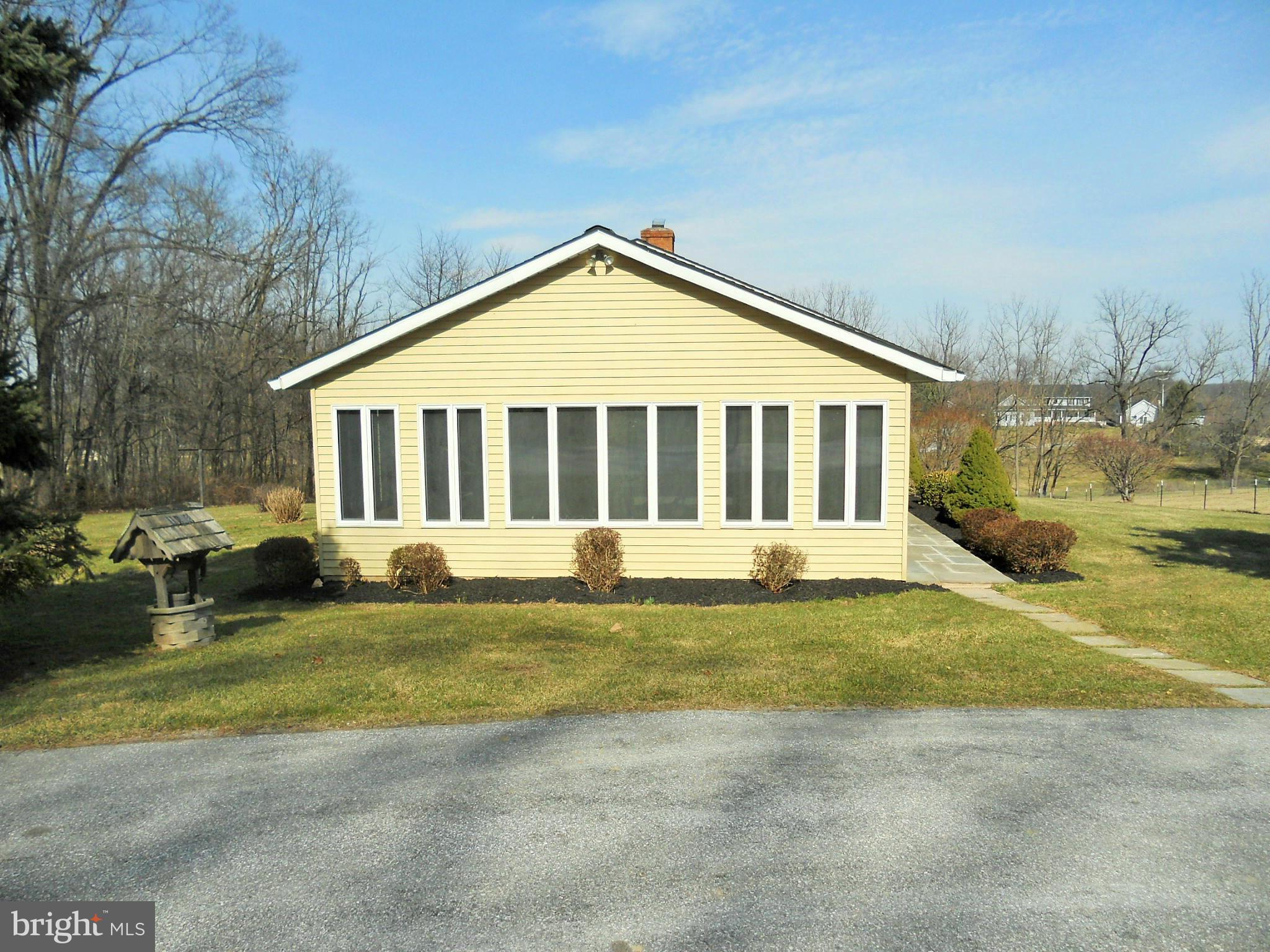 1418 Pinch Valley Road Westminster, MD 21158 - Photo 19 of 21 Side yard