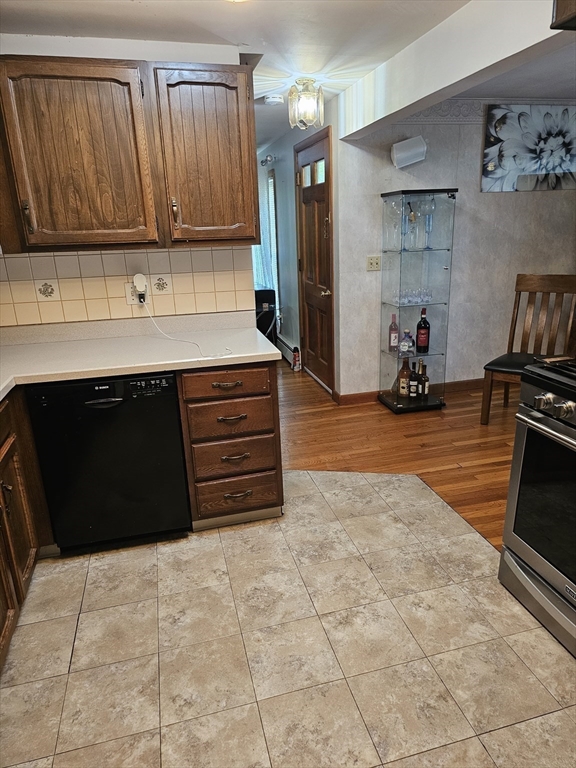 186 Ridge Road Marlborough, MA 01752 - Photo 5 of 41