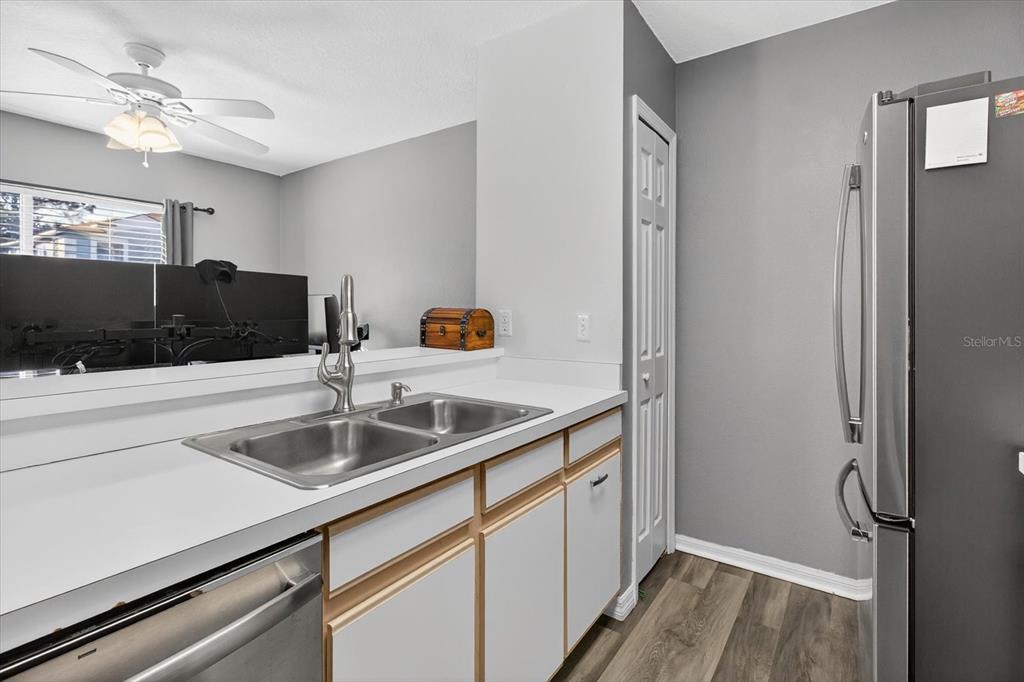 2140 Fluorshire Drive Brandon, FL 33511 - Photo 6 of 32