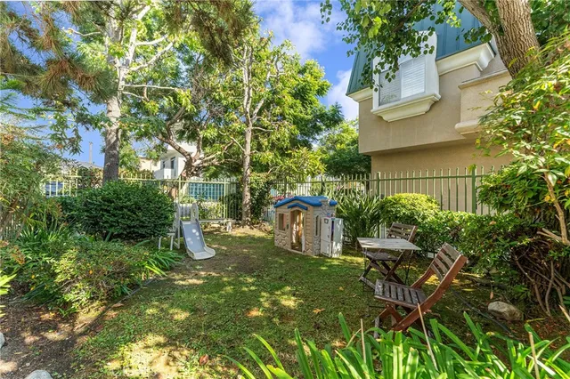 a view of an outdoor space